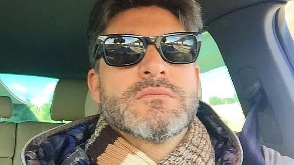 Toño Sanchís tiene nuevo look: ha cambiado su corte de pelo y se ha dejado barba.