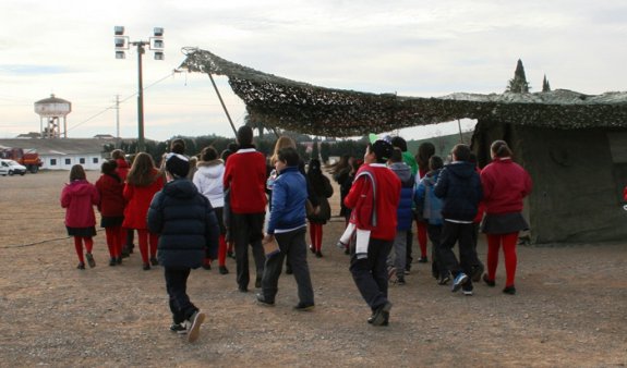 Escolares de Bétera, durante una de las visitas realizadas el año pasado a las instalaciones militares. :: lp