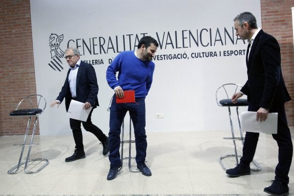 Abel Guarinos, director de CulturArts; el conseller Vicent Marzà; y el ya titular del Consorcio de Museos, José Luis Pérez Pont. :: i. marsilla