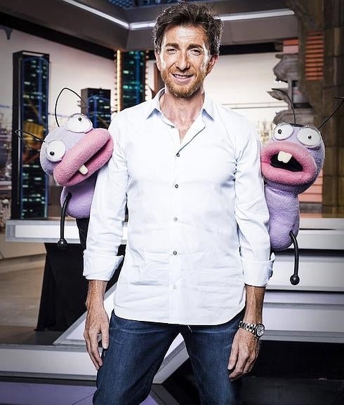 El presentador de 'El Hormiguero', Pablo Motos, junto a las hormigas Trancas y Barrancas.