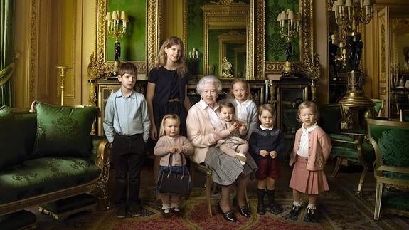 El príncipe Jorge, segundo por la derecha.