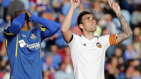 Alcácer celebra su gol ante el Getafe.