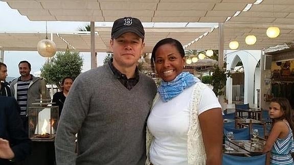 Matt Damon se hace una foto en Xàbia. 