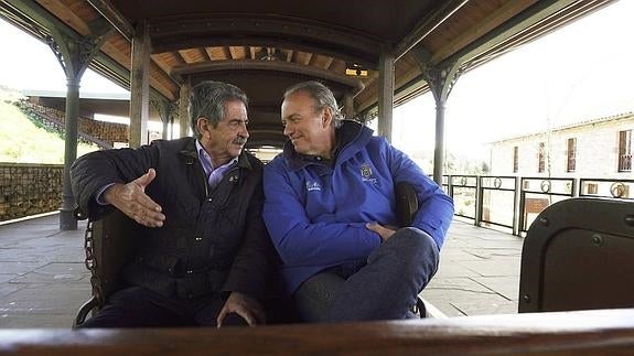 Miguel Ángel Revilla conversa con Bertín Osborne.