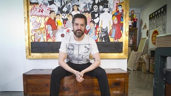 Jarr vio el cartel de 'se vende' desde la casa de su amigo Francis Montesinos y se enamoró del que hoy es su estudio.