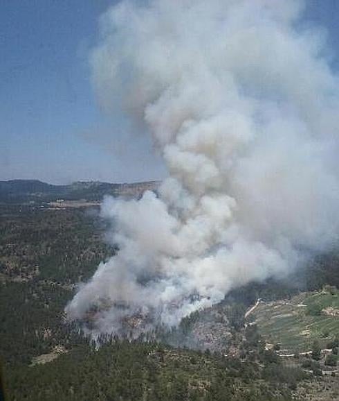 Controlado el incendio que ha arrasado 7 hectáreas de arbolado en la Sierra de Mariola