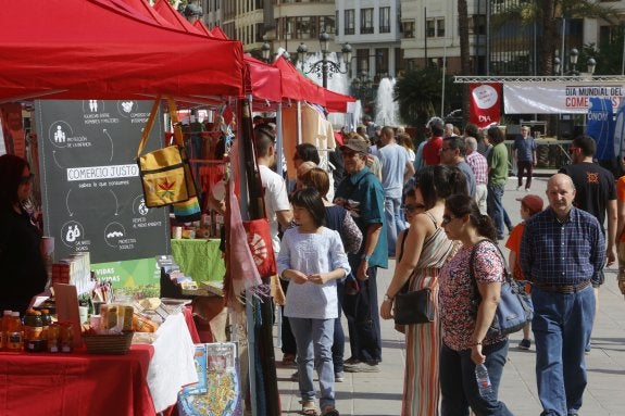 El comercio justo llena la plaza