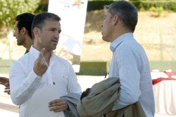 Tito, a la izquierda durante un acto con la AFE. :: afe