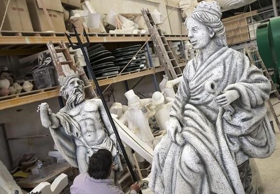 Artistas falleros envían réplicas de la Cibeles y Neptuno a la final de Milán