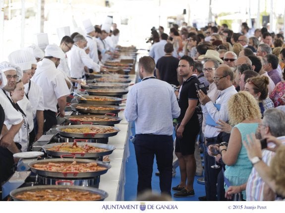 Un total de 37 restaurantes, 2 de ellos chinos, compiten en el concurso de fideuà de Gandia