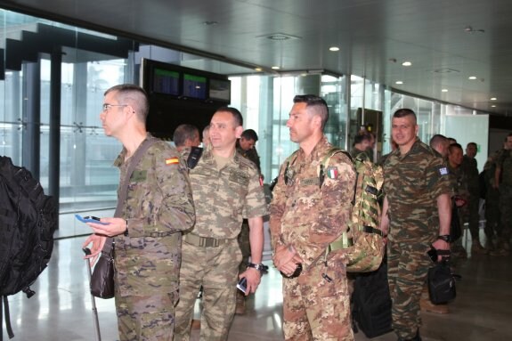 Soldados de Bétera llegan a Polonia. :: lp
