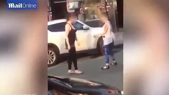 La polémica pelea de dos mujeres en la calle