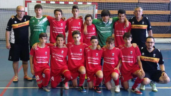 Los jugadores del equipo infantil del Club Deportivo Paidos de Dénia. :: lp