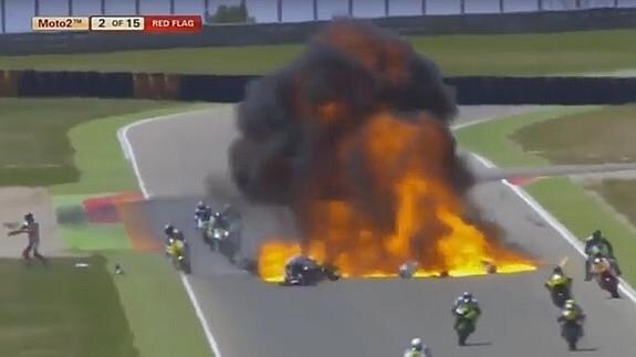 Brutal explosión en plena carrera en Motorland