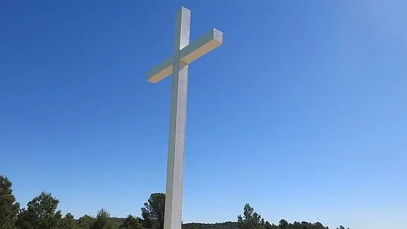 Instalan en Alborache una cruz de doce metros orientada a Jerusalén