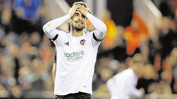 André Gomes durante un partido la temporada pasada