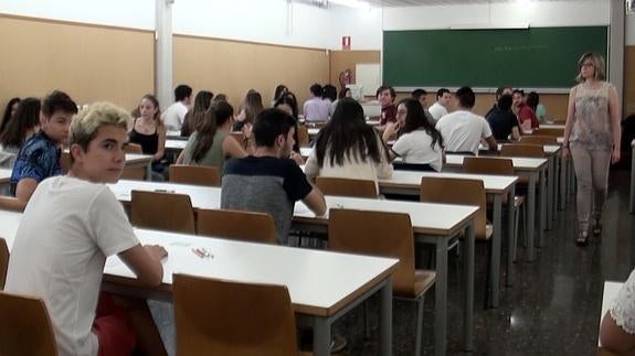 Los alumnos, antes de empezar el examen. 