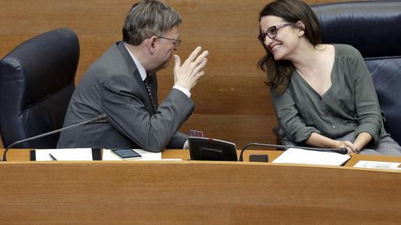 Puig dialoga con Oltra en Les Corts.  