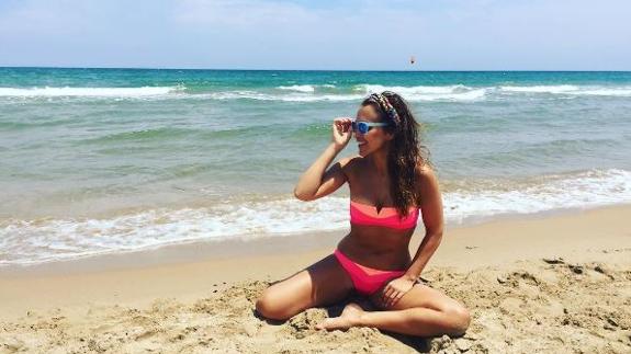 Paula Echevarría disfruta de la playa de Oliva