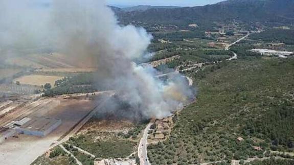 Controlado el incendio en Vilafamés originado en un camión