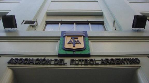 Evacúan la AFA por amenaza de bomba que resultó ser falsa