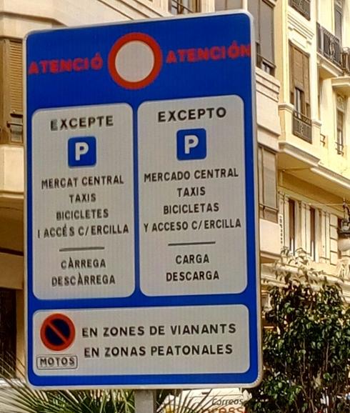 Señal de tráfico en la avenida María Cristina.