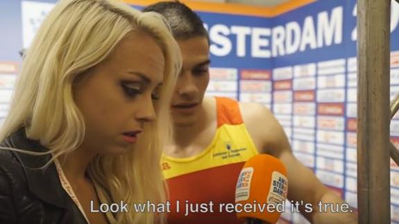 Momento en el que le comunica la noticia.