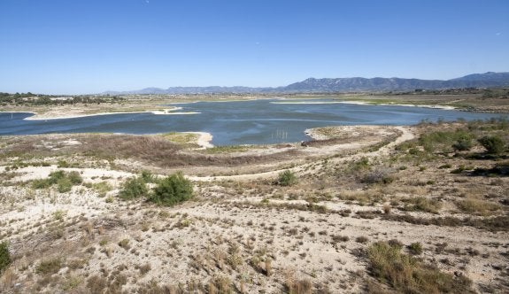 Embalse de Bellús que, en la actualidad, se encuentra al 5,8% de su capacidad con 4 hectómetros cúbicos de agua embalsada.