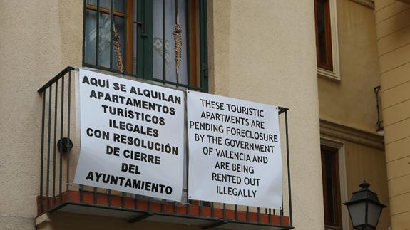 Una protesta vecinal contra pisos turísticos ilegales en Valencia. 