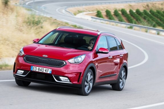 Tamaño compacto de 4,3 metros, pero cinco puertas y diseño SUV para el nuevo modelo híbrido de Kia.