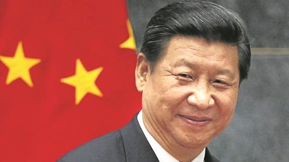 El presidente chino Xi Jinping y la nueva especie de escarabajo. 