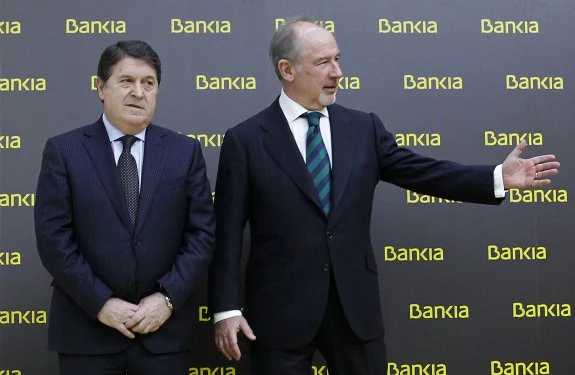 José Luis Olivas (izquierda) y Rodrigo Rato, ambos expolíticos metidos a financieros, en su etapa al frente de Bankia. :: heino kalis / reuters