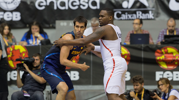 Fernando San Emeterio en un partido de preparación con España.