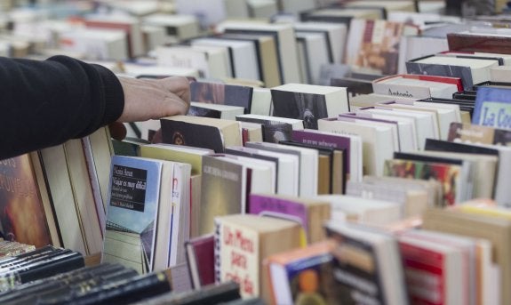 Valencia es la tercera ciudad donde más libros se editan, aunque a mucha distancia de Madrid y Barcelona. :: d. torres