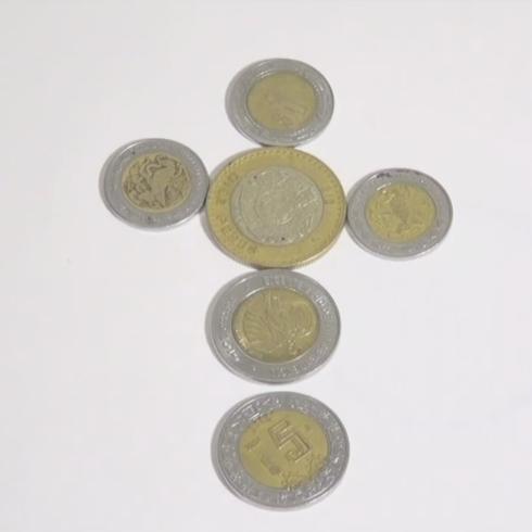 Mueve una moneda para que hayan cuatro verticales y cuatro horizontales