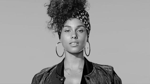 Alicia Keys, orgullosa de sus estrías