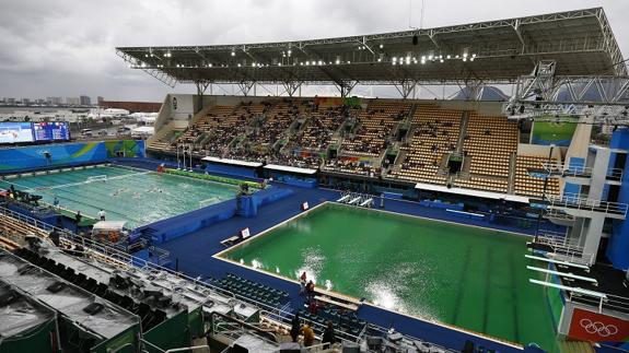 ¿Por qué está verde el agua de la piscina de Río 2016?