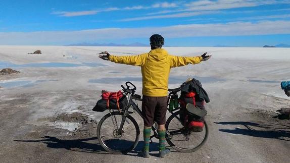 Juan Dual en el Salar de Uyuni (Bolivia). 