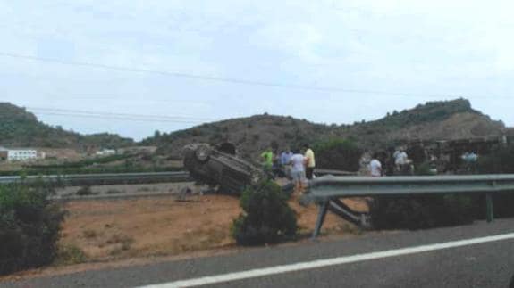 Aparatoso accidente en la A7 a la altura de Almenara