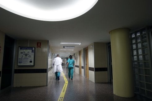 Pasillos interiores de un hospital valenciano. :: irene marsilla