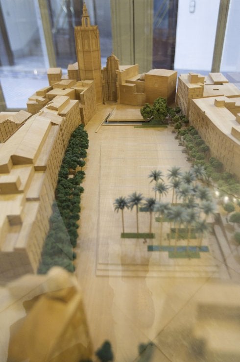 Peatones y palmeras para «solucionar» el aparcamiento