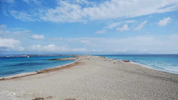 Vista privada de la isla S'Empalmador, Formentera.
