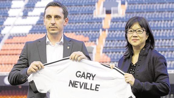 Gary Neville no guarda buen recuerdo de la afición del Valencia CF
