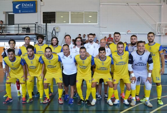 Los componentes del equipo Dénia Futsal para esta temporada. :: J. Zamora