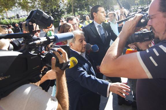 Alfonso Rus, hoy, en su entrada a la Ciudad de la Justicia.