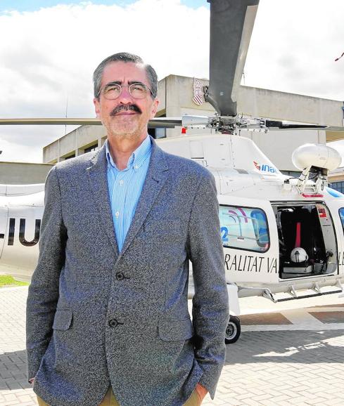 El director de Emergencias, José María Ángel, en la sede del 112 en l'Eliana.