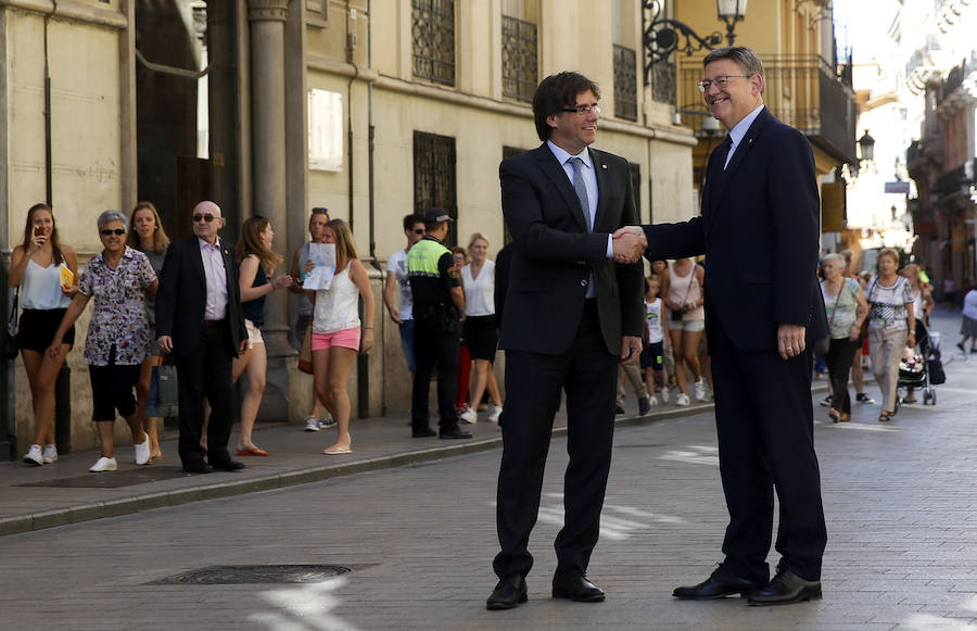Puig y Puigdemont acuerdan la reciprocidad de TV3 y la nueva RTVV