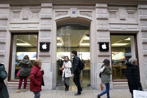 Edificio que alberga la tienda de Apple en Valencia. :: irene marsilla