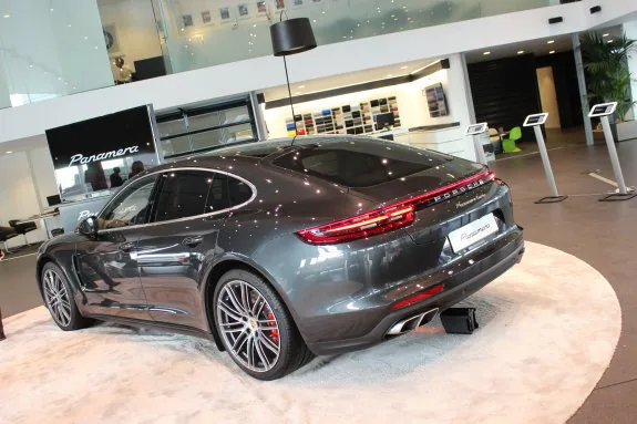 La berlina de Porsche estrena diseño, motores y tecnología desde 110.000 euros.
