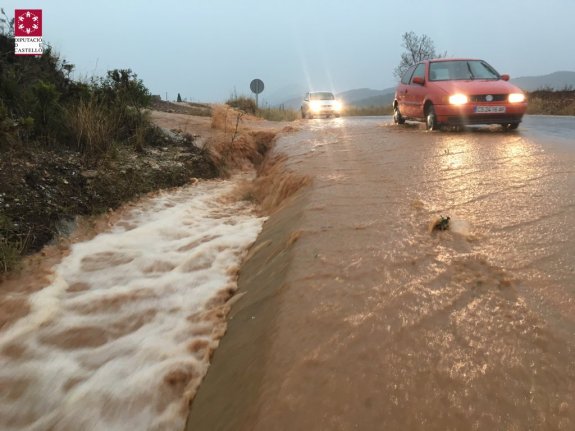 Una tromba de agua agridulce para el campo